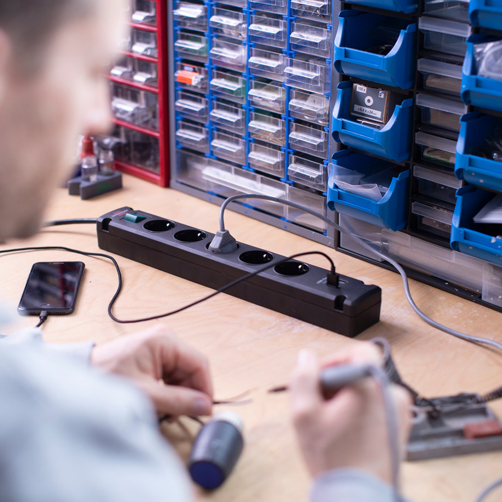 Πολύπριζο 5 θέσεων με 2 x USB-A με διακόπτη και 3m καλώδιο BRENNENSTUHL 1150660315 Bremounta - Image 4